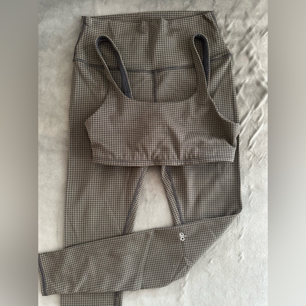 Alo Leggings+Bra Set